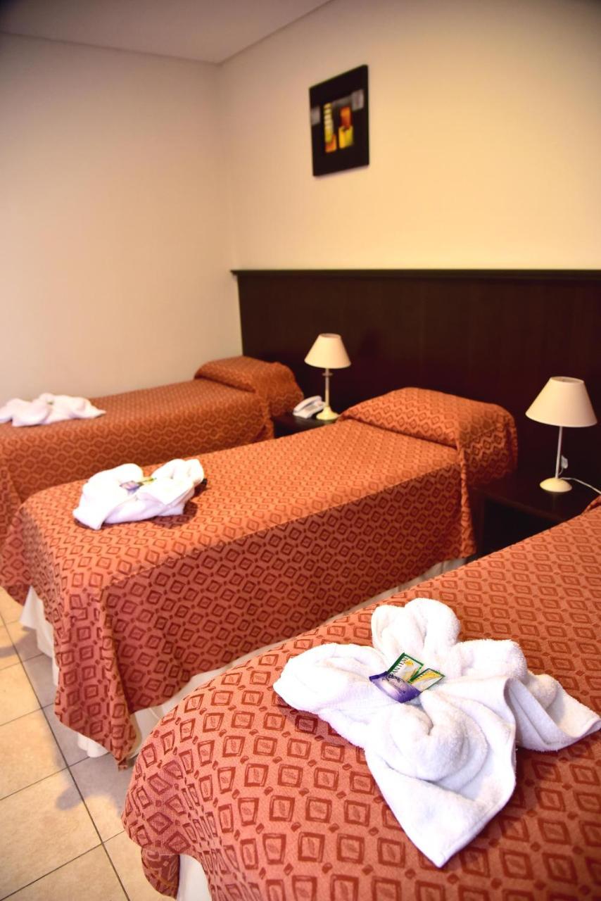 Hotel Confianza Corrientes Bagian luar foto